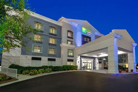 Holiday Inn Express Murfreesboro Central